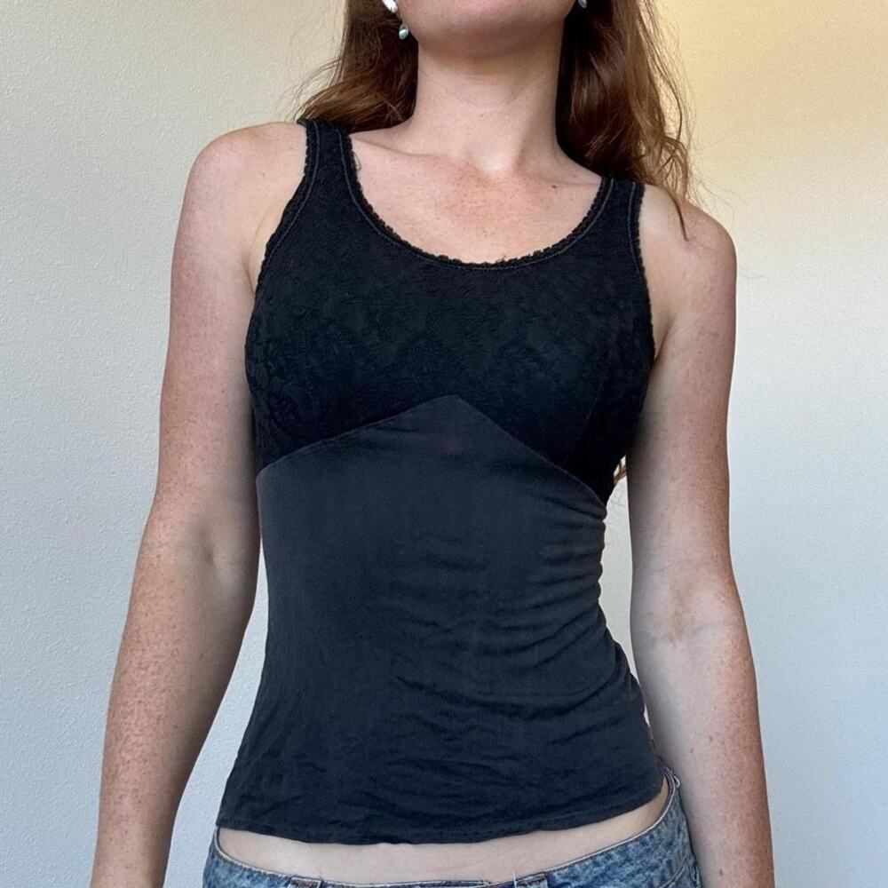 Black lace bust fitted tank top